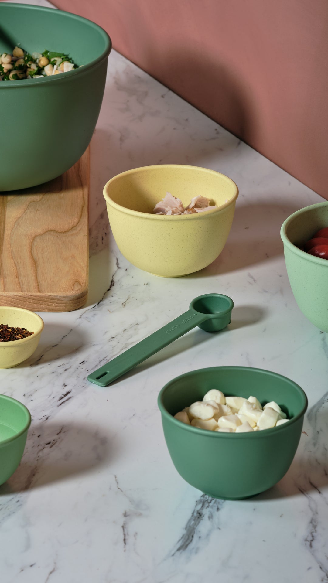 The Kitchn's Fresh Guacamole 5 Piece Astrik Mixing Bowls